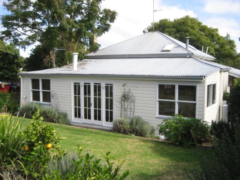 6 John Street, Toowoomba QLD 4350