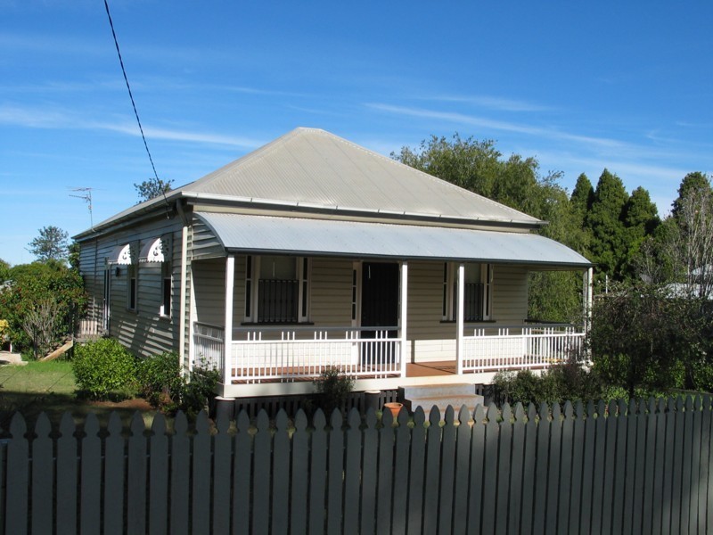 2 Carlton Street, Toowoomba QLD 4350