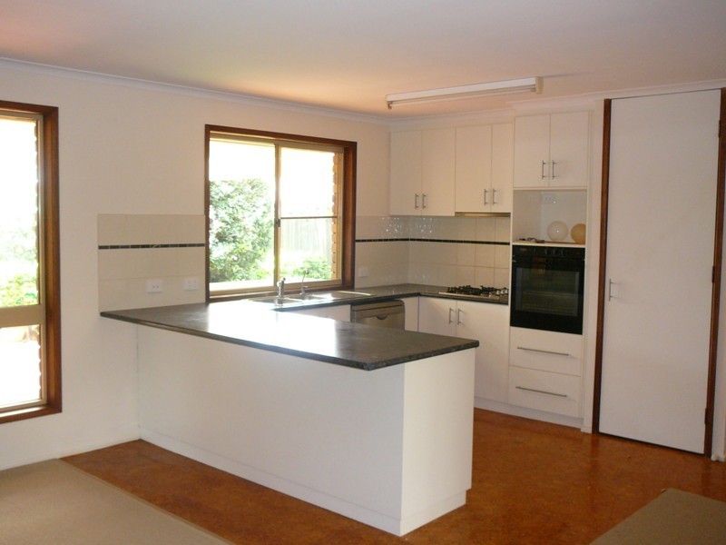 4 Diane Court, Centenary Heights QLD 4350