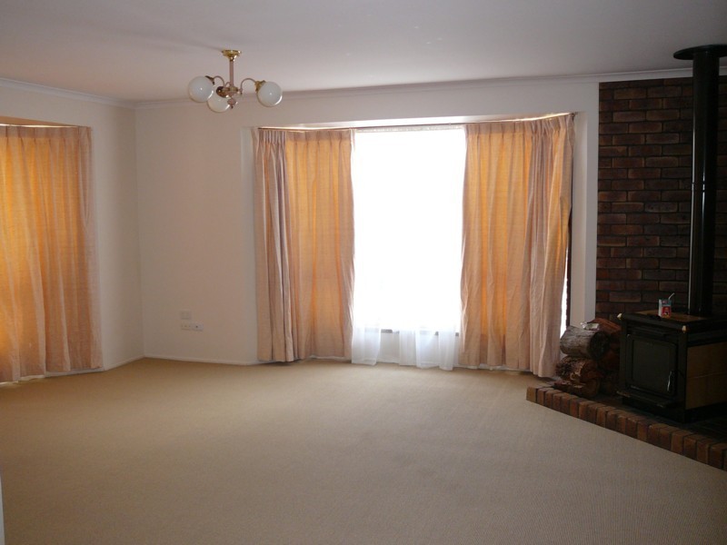 4 Diane Court, Centenary Heights QLD 4350