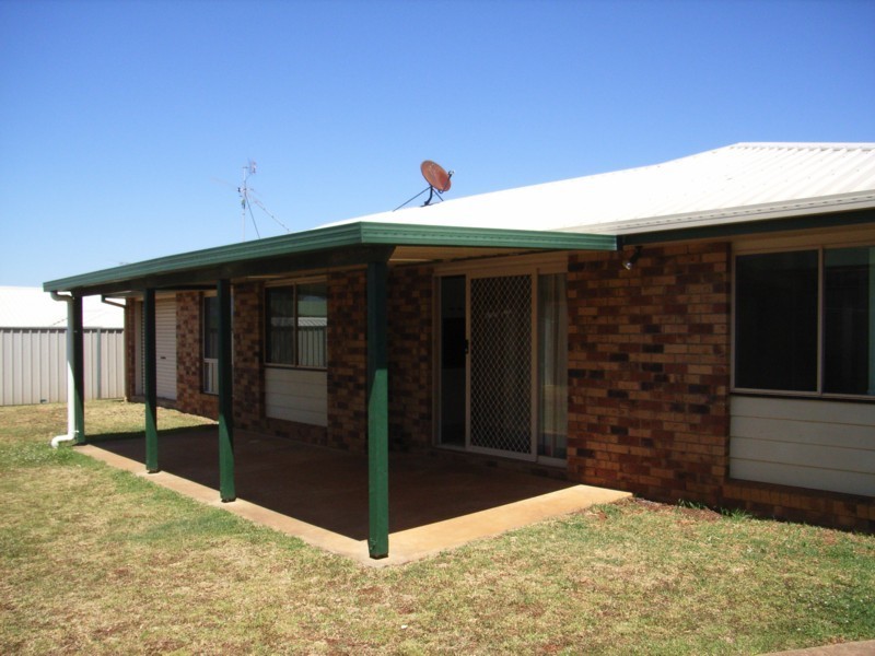 8 Blueberry Ash Court, Toowoomba QLD 4350