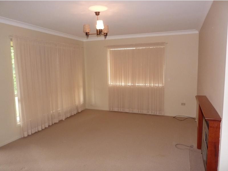 6 Amos Crescent, Mount Lofty QLD 4350