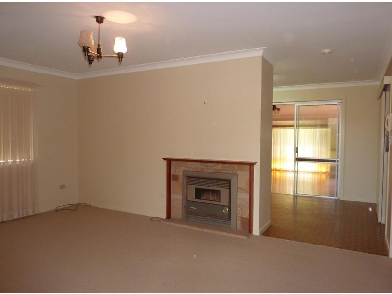 6 Amos Crescent, Mount Lofty QLD 4350