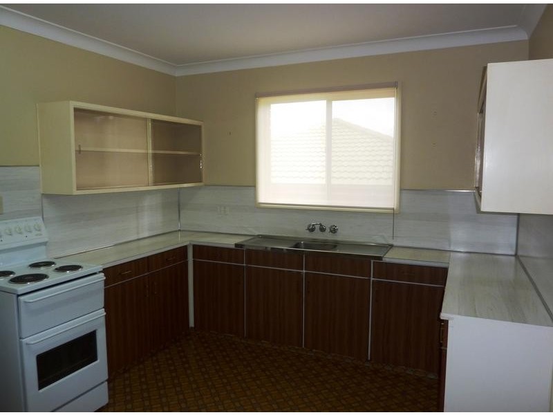 6 Amos Crescent, Mount Lofty QLD 4350