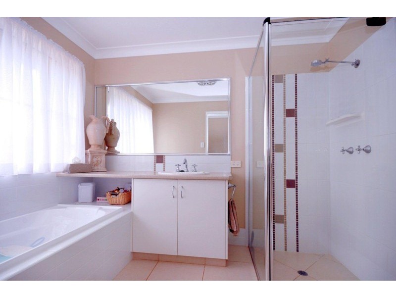 7 Walls Drive, Kearneys Spring QLD 4350