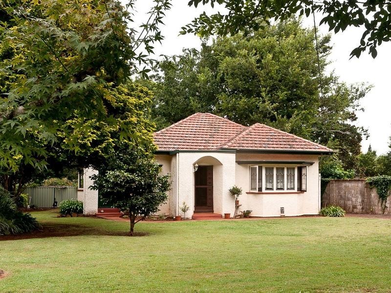 6 Herries Street, East Toowoomba QLD 4350