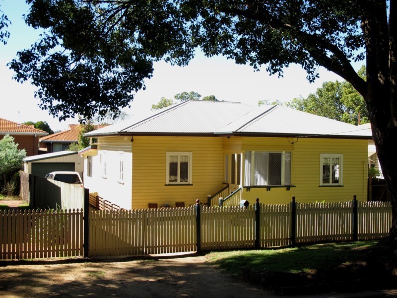 20 Boulton Terrace, Toowoomba City QLD 4350