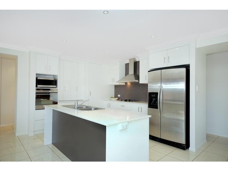 19 Fallon Drive, Middle Ridge QLD 4350