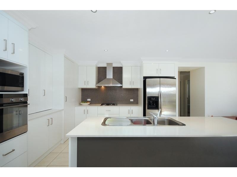 19 Fallon Drive, Middle Ridge QLD 4350