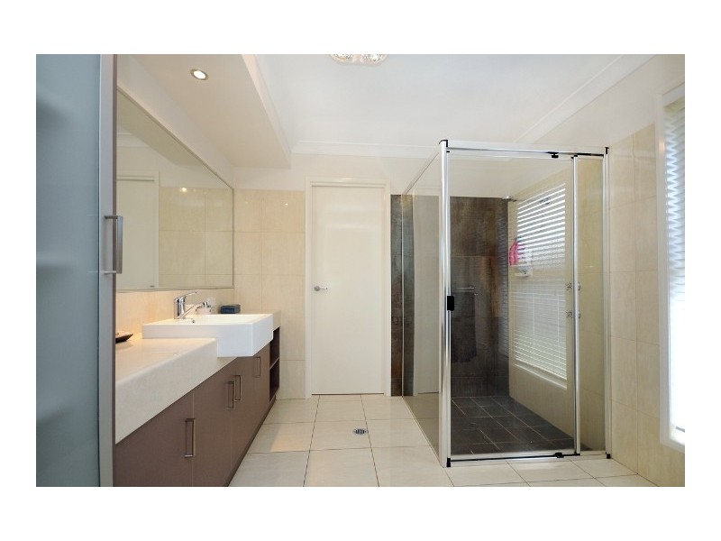 19 Fallon Drive, Middle Ridge QLD 4350