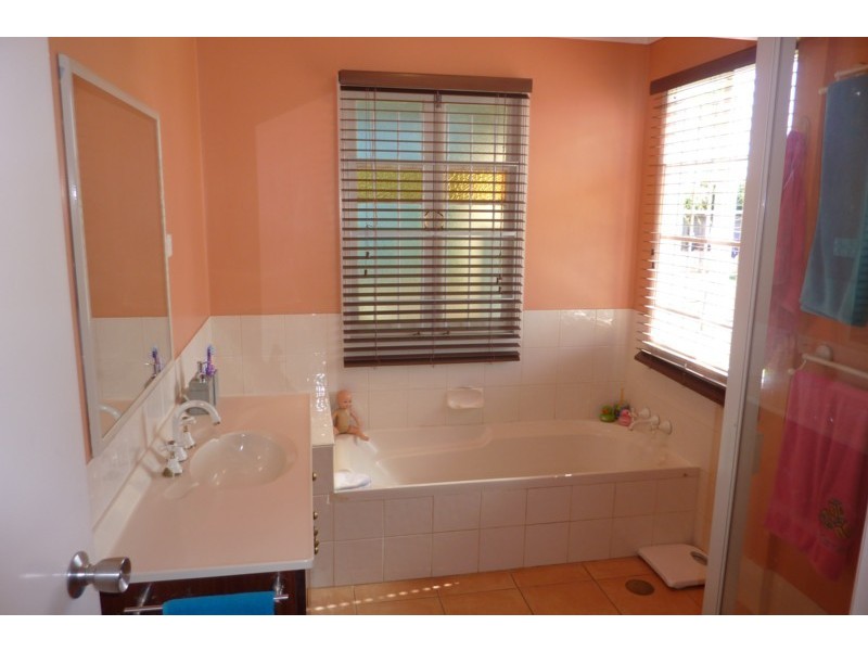 9 Boxsall Street, Newtown QLD 4350