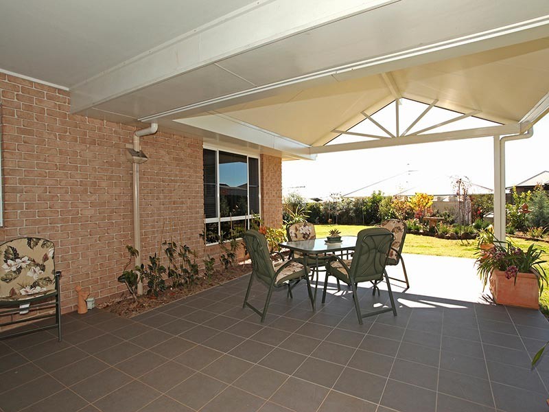 8 Quail Crescent, Highfields QLD 4352