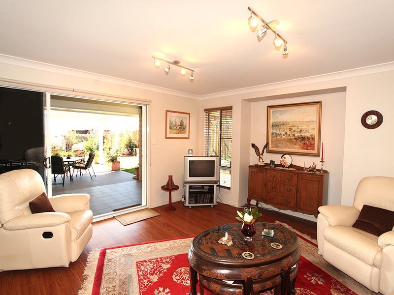 8 Quail Crescent, Highfields QLD 4352
