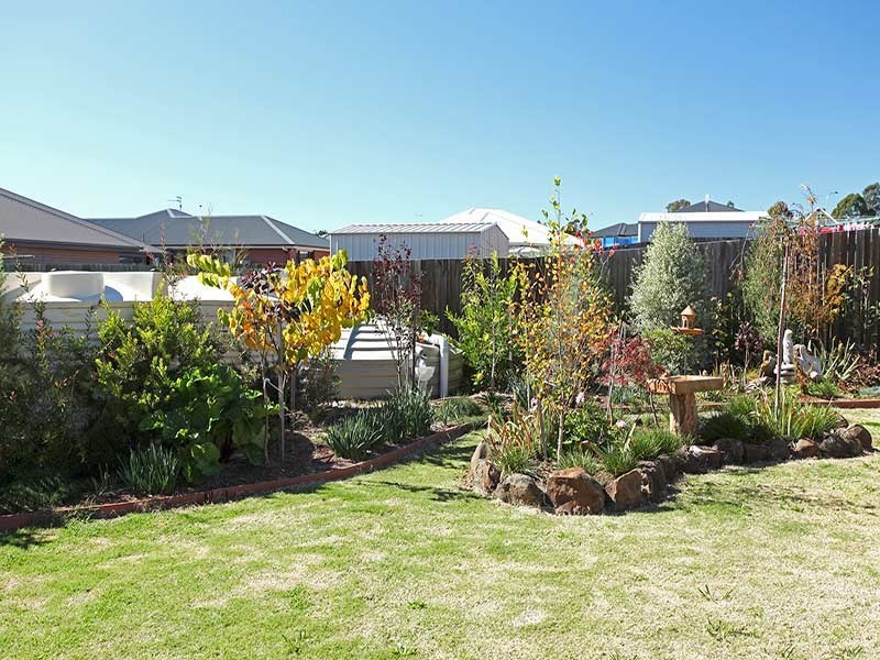 8 Quail Crescent, Highfields QLD 4352