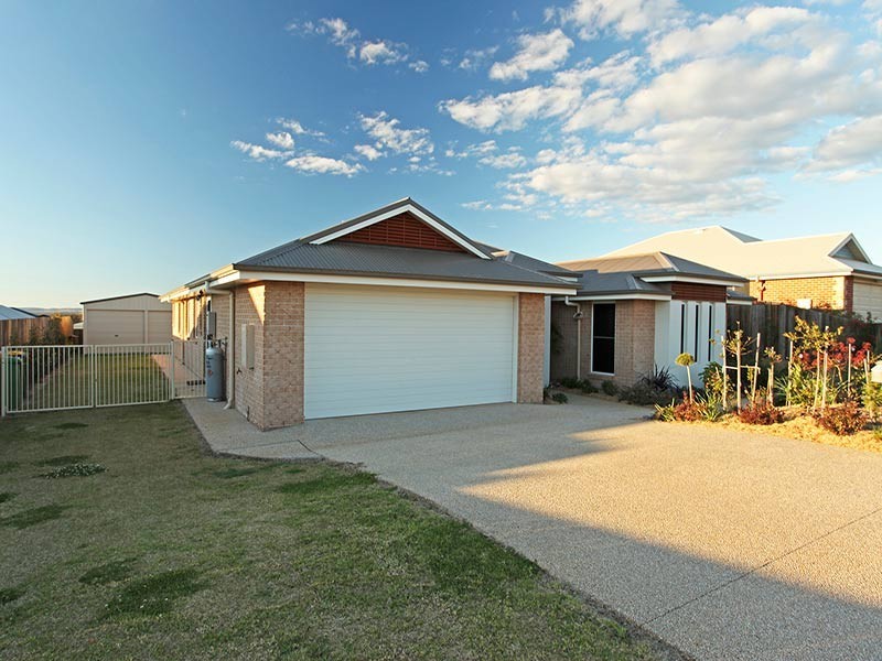 8 Quail Crescent, Highfields QLD 4352