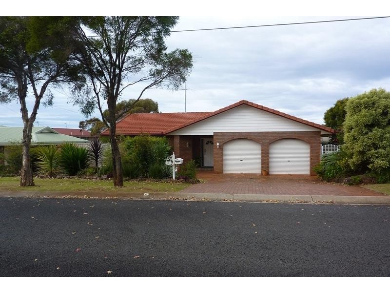 6 Whalan Court, Kearneys Spring QLD 4350