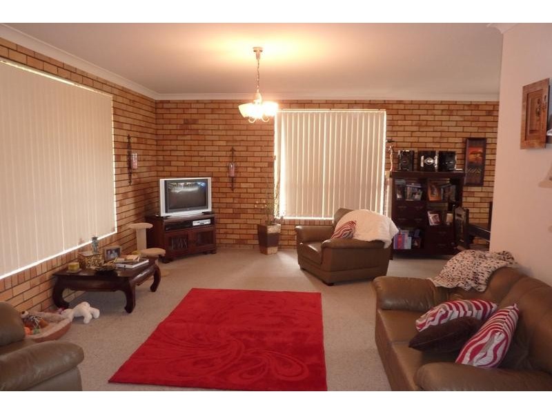 6 Whalan Court, Kearneys Spring QLD 4350