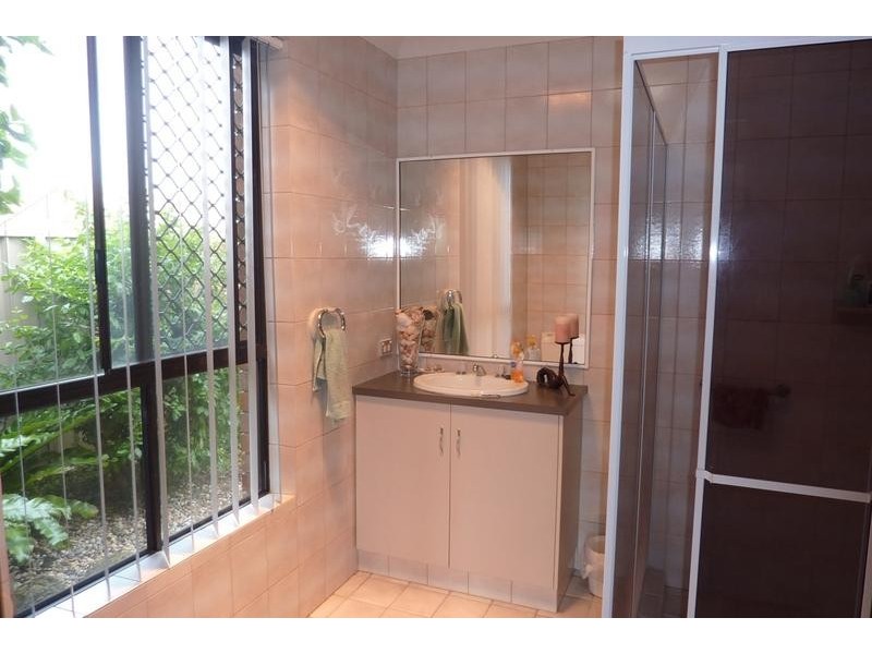 6 Whalan Court, Kearneys Spring QLD 4350