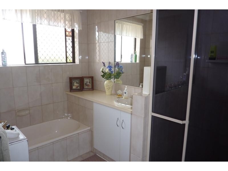 6 Whalan Court, Kearneys Spring QLD 4350