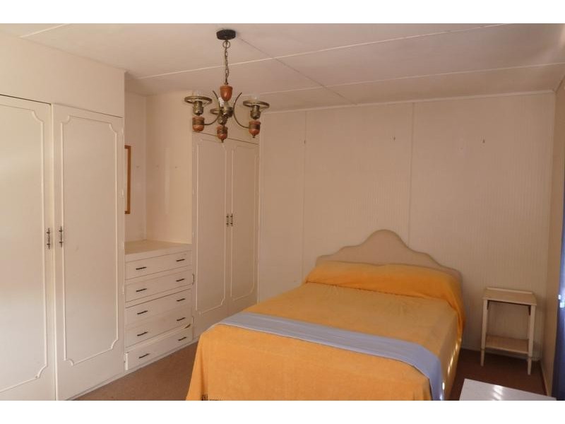 328 West Street, Kearneys Spring QLD 4350