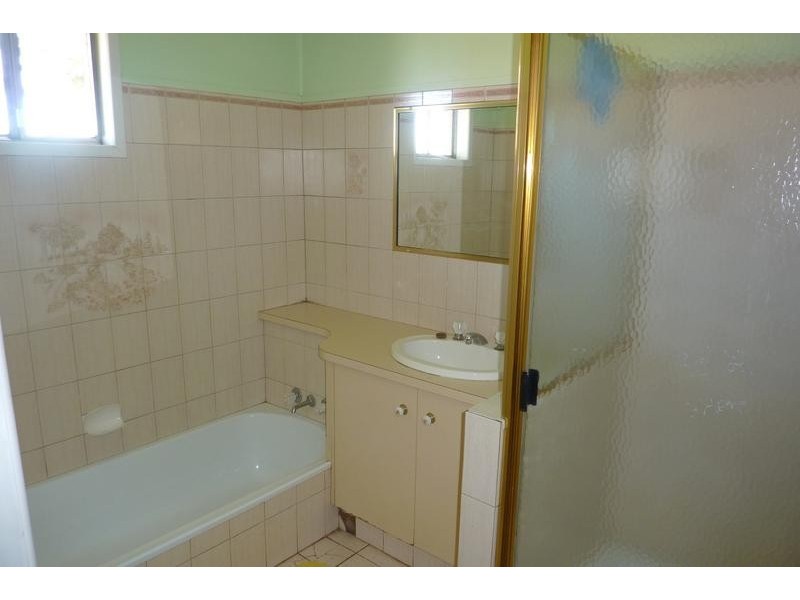 328 West Street, Kearneys Spring QLD 4350