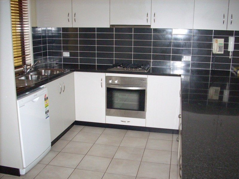 9/224 Herries Street, Newtown QLD 4350