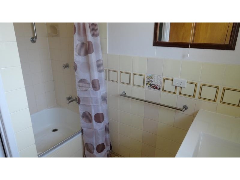 1/4 Florence Street, Harristown QLD 4350