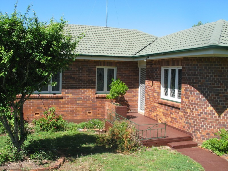 20 Alford Street, Mount Lofty QLD 4350