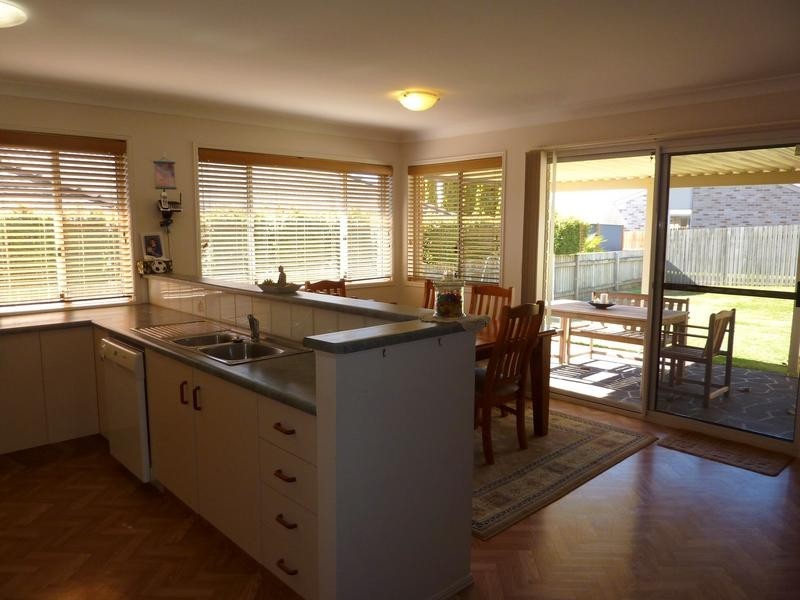 64 Bouganvillea Drive, Middle Ridge QLD 4350