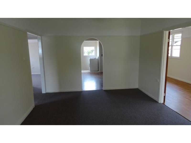 13 GLENDOWER STREET, Mount Lofty QLD 4350