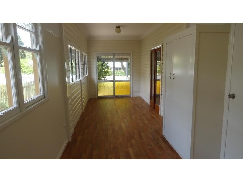 13 GLENDOWER STREET, Mount Lofty QLD 4350