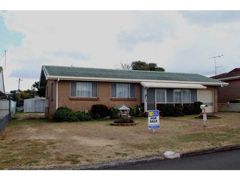 11 Berghofer Street, Rockville QLD 4350