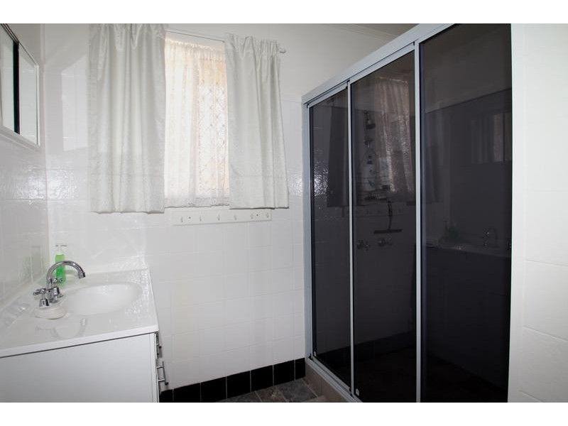 11 Berghofer Street, Rockville QLD 4350