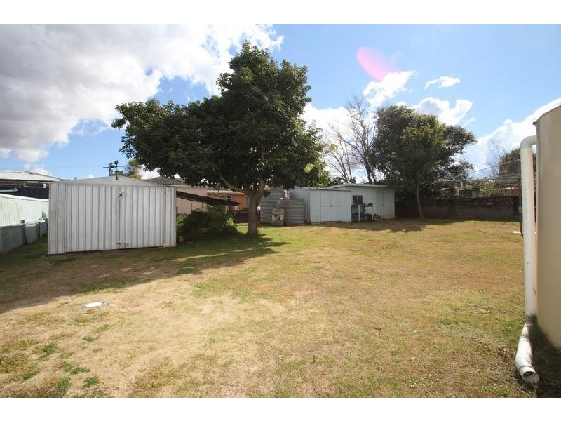 11 Berghofer Street, Rockville QLD 4350