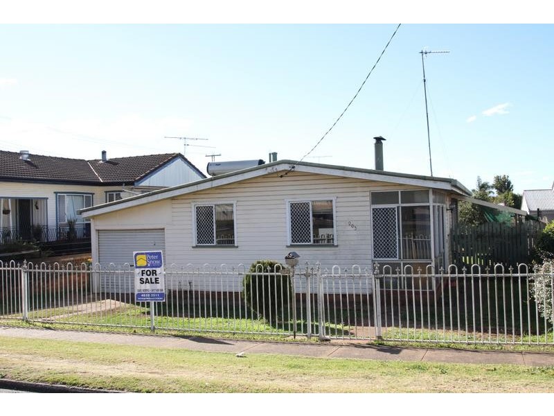 203 Taylor Street, Wilsonton QLD 4350