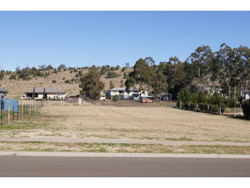 60 Phipps Drive, Meringandan QLD 4352