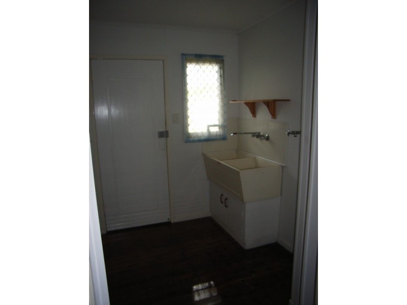 8 Skoien Street, Harristown QLD 4350