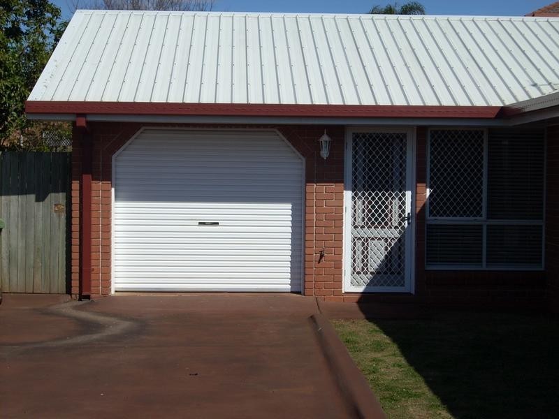 2/330 Spring Street, Kearneys Spring QLD 4350