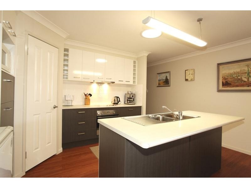 8 Quail Crescent, Highfields QLD 4352