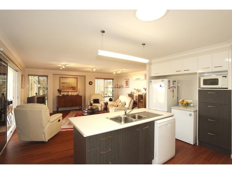 8 Quail Crescent, Highfields QLD 4352