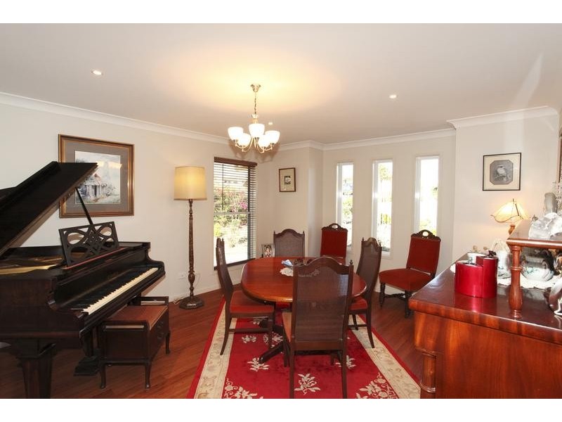 8 Quail Crescent, Highfields QLD 4352