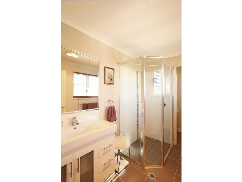 8 Quail Crescent, Highfields QLD 4352