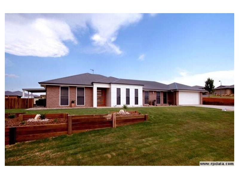 6 Kingfisher Drive, Highfields QLD 4352