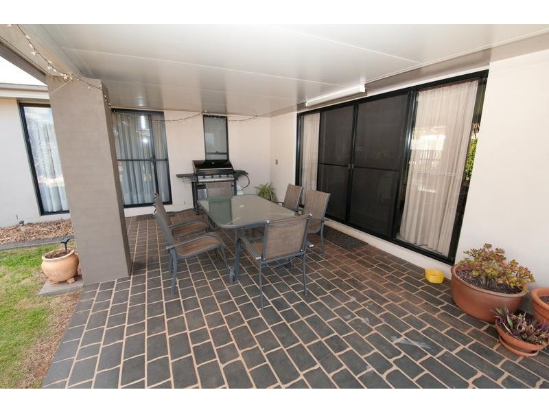 18 Tennyson Court, Westbrook QLD 4350