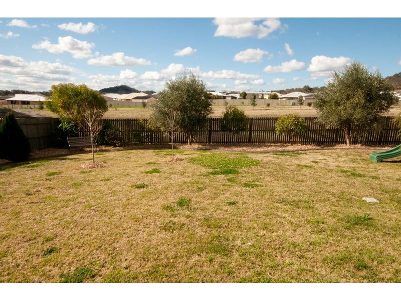 18 Tennyson Court, Westbrook QLD 4350