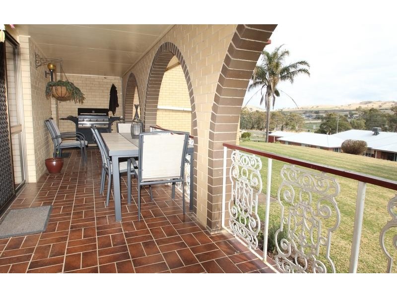 9 Bradley Crescent, Hodgson Vale QLD 4352