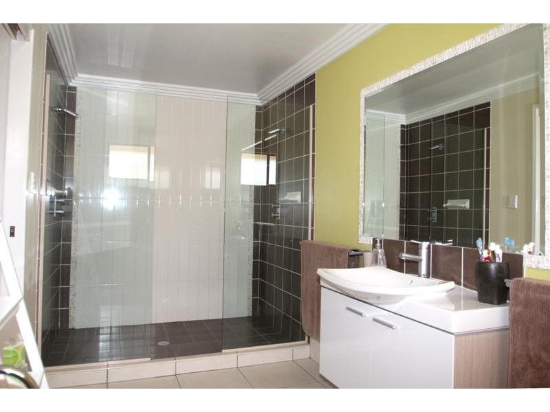 9 Bradley Crescent, Hodgson Vale QLD 4352