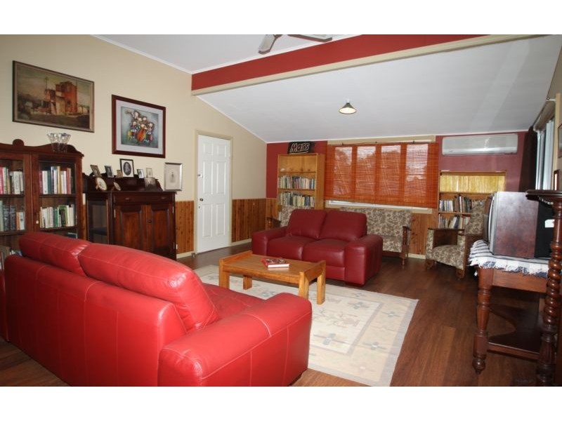 26 Desmond Lane, Oakey QLD 4401