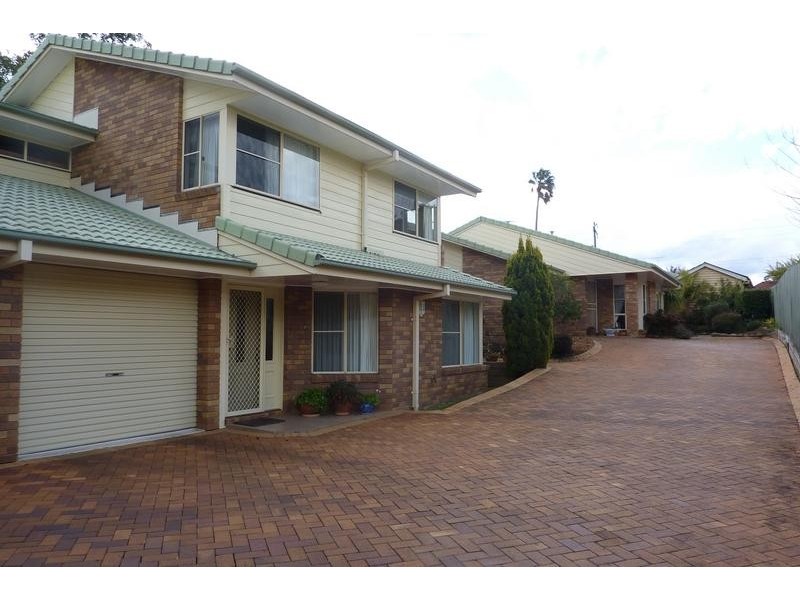 2/19 Sidney Street, North Toowoomba QLD 4350