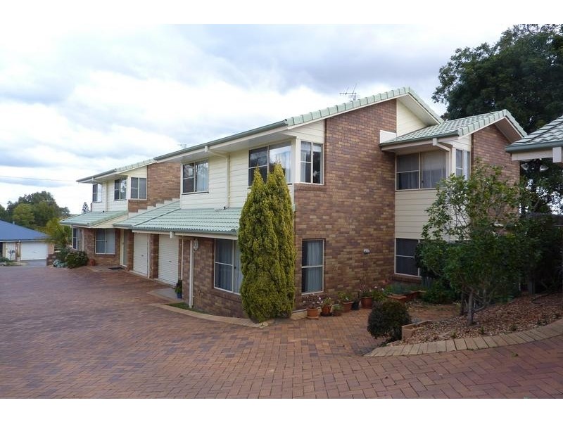 2/19 Sidney Street, North Toowoomba QLD 4350